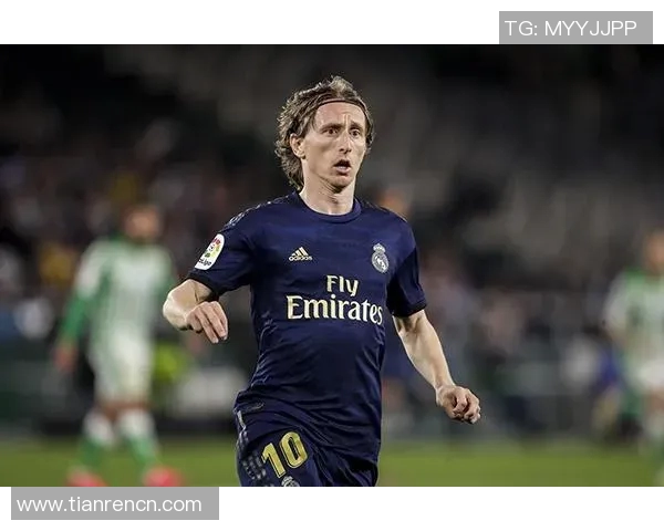 欧洲杯足球明星卡全新挂盒上线 收集你最爱的球员与荣耀时刻